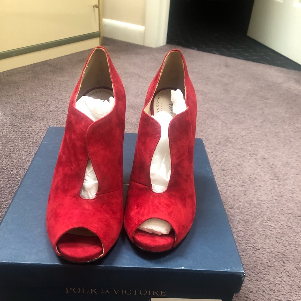 Pour la Victoria Red suede Bootie S 7.5 NEW W BOX